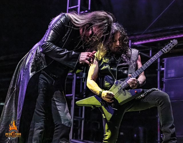 Thanks go out to Larry Petro of @KNAC for his review and photos of our performance at Hell's Heroes in Houston Texas during 'The Origins Tour': knac.com/article.asp?Ar…