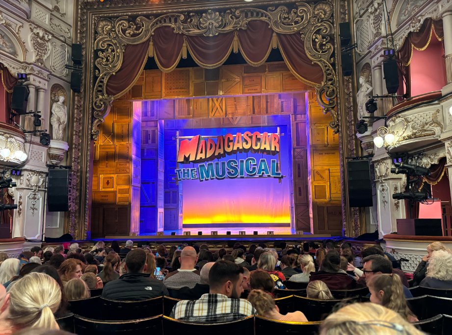 Tonight Years 7 and 8 visited Sheffield Lyceum to watch Madagascar the musical. #HemsworthOnTour