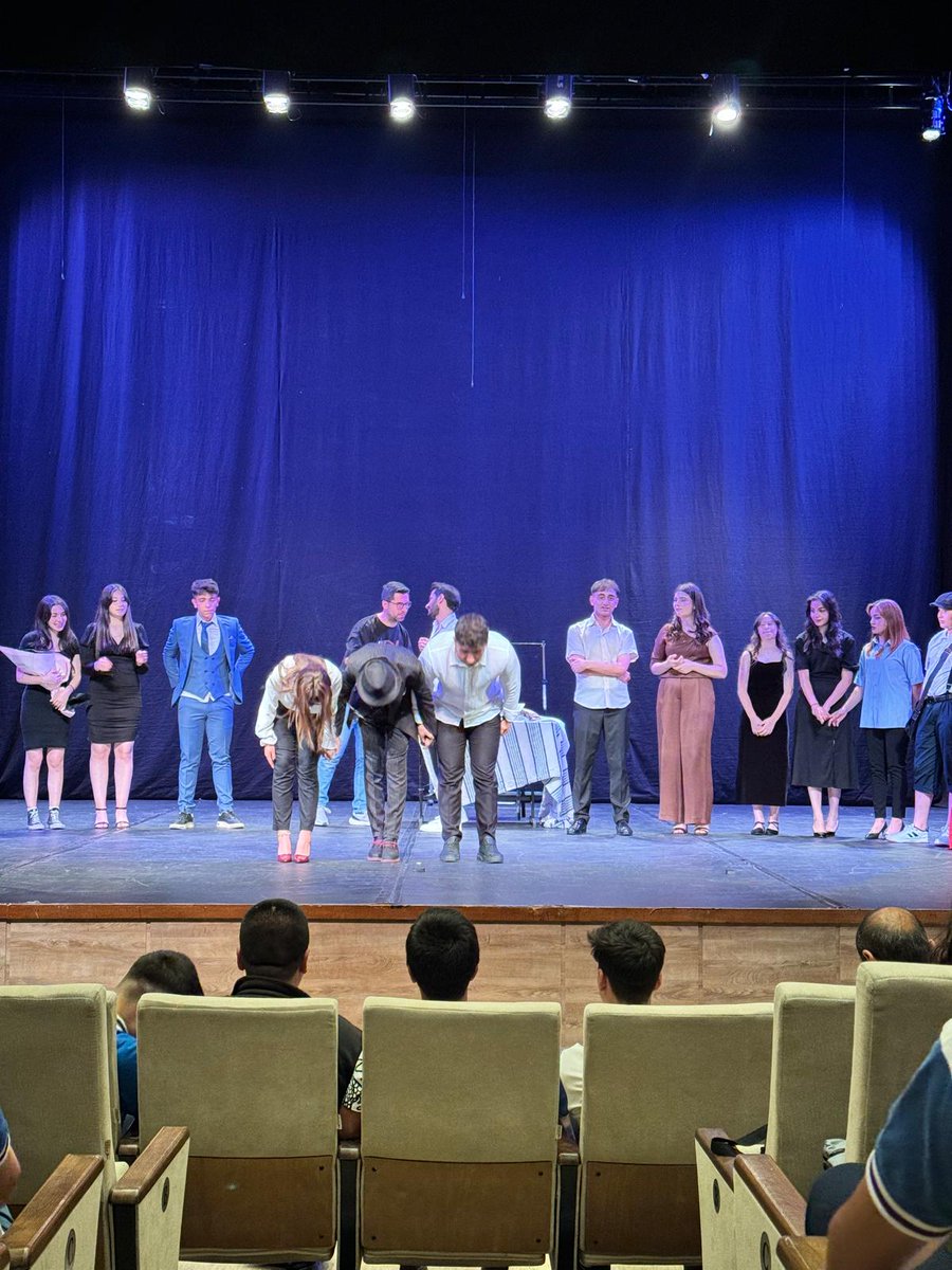 h_konukoglu's tweet photo. Öğrencilerimiz Haldun Taner'in eseri olan "Gözlerimi Kaparım Vazifemi Yaparım" oyununu Gaziantep Büyükşehir Onat Kutlar sahnesinde oynadı. 🎭
Hazırlanmasında emeği geçen Araf Vural hocamıza, öğrencilerimize ve Gaziantep Büyükşehir Belediyesine şükranlarımızı sunuyoruz. 💐👏🏻 https://t.co/Y2Houhm74p