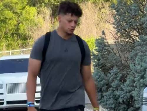 NFL Fans Chirping Patrick Mahomes For Showing Up To Camp As A Fat Guy Is A Tough Look For The Rest Of Us Normal People buff.ly/3wO1FCd