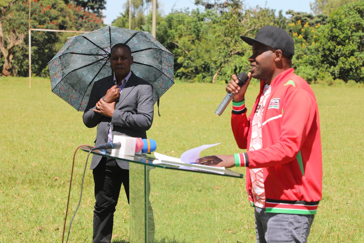 Former world marathon record holder Patrick Makau, an Env’t Ambassador for @athletics_kenya was our guest as we joined staff and students in tree planting for #BiodiversityDay at Maseno School at event organised by @UNEP_Africa & @SEI_Africa. @WorldAthletics. @UNBiodiversity