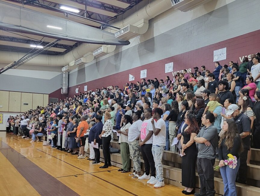 RCHighlyFavored's tweet photo. It was a packed gymβΌοΈ π¨πΎβππ¨πΌβππ§π»βπ#StandingRoom @HolubMiddle @AliefISD https://t.co/l0aBfAo9ZE