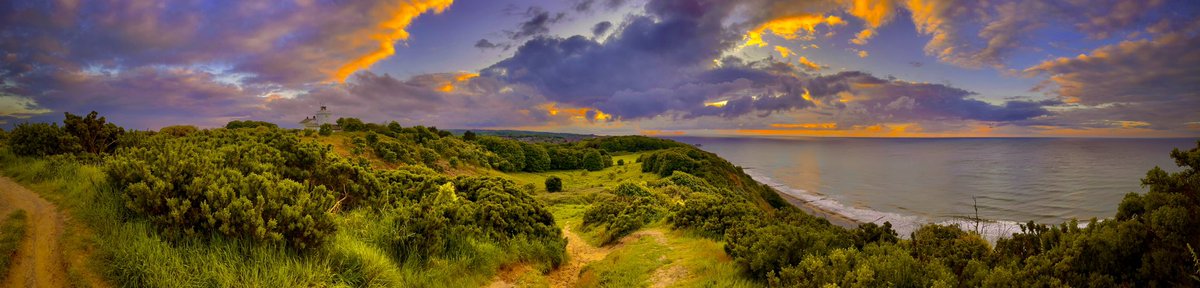 After a rainy day, sunset over the valley and sea at Cromer this evening… @WeatherAisling @ChrisPage90 @StormHour @metoffice #loveukweather @PanoPhotos #Norfolk