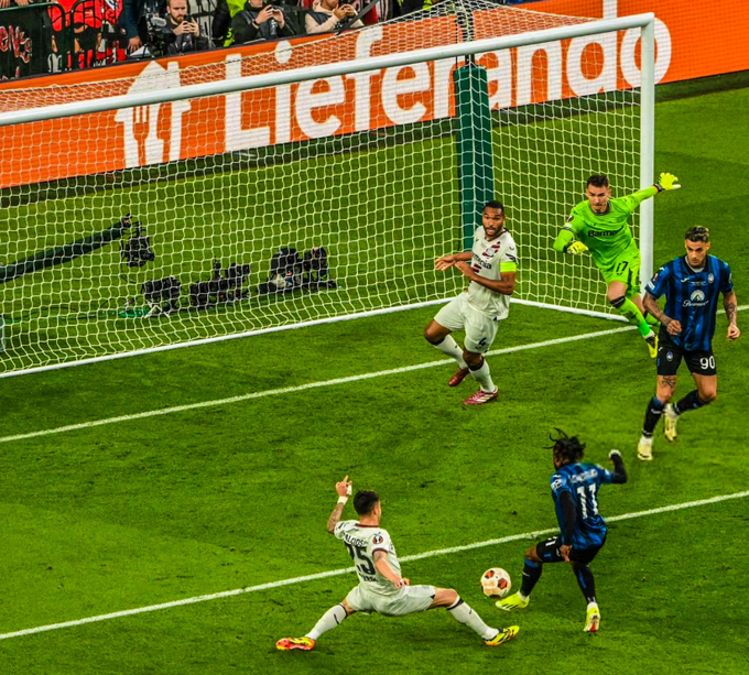 GONa4Y2a8AAG6yG?format=png&name=small