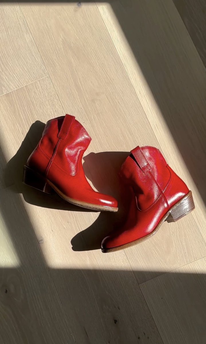 MizMooz's tweet image. Spring vibes 💅 💐 ft. the Medina Sandal, Dinah the Cat, the Gwen Slide, and the Carlitos Boot! miz-mooz.com #springshoes #mizmooz