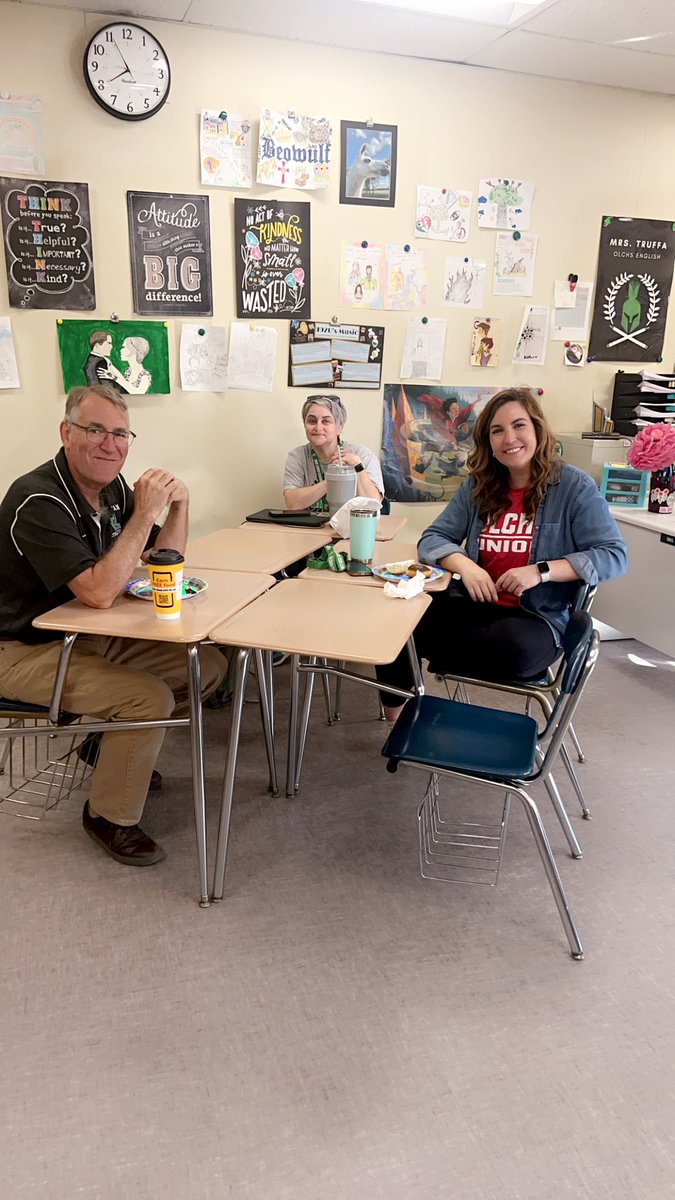 olchsmsodeh's tweet photo. We @olchsenglish celebrated the summer birthdays of our friends and colleagues on this sunny first day of final exams! #olchspride https://t.co/oWhJdan8ue