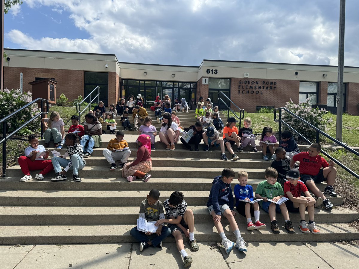 Our 4th-grade students from Mr. Gallus' class are attentively listening with ❤️ to our 1st-grade students from Mrs. Odegard's class as they prepare for tomorrow’s book launch event. They're excited to share the books they've been working on. Our students are wonderful role models