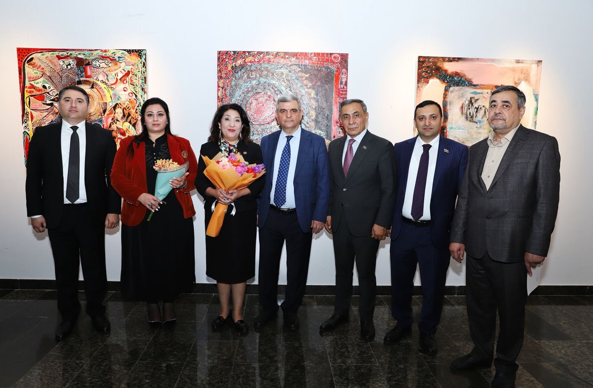 Dəyərli həmkarın Ülviyyə Həmzəyevanın dəvəti ilə Rəssamlar İttifaqının sərgi salonunda Karvan Art qrupunun rəsm sərgisində iştirak etdik.