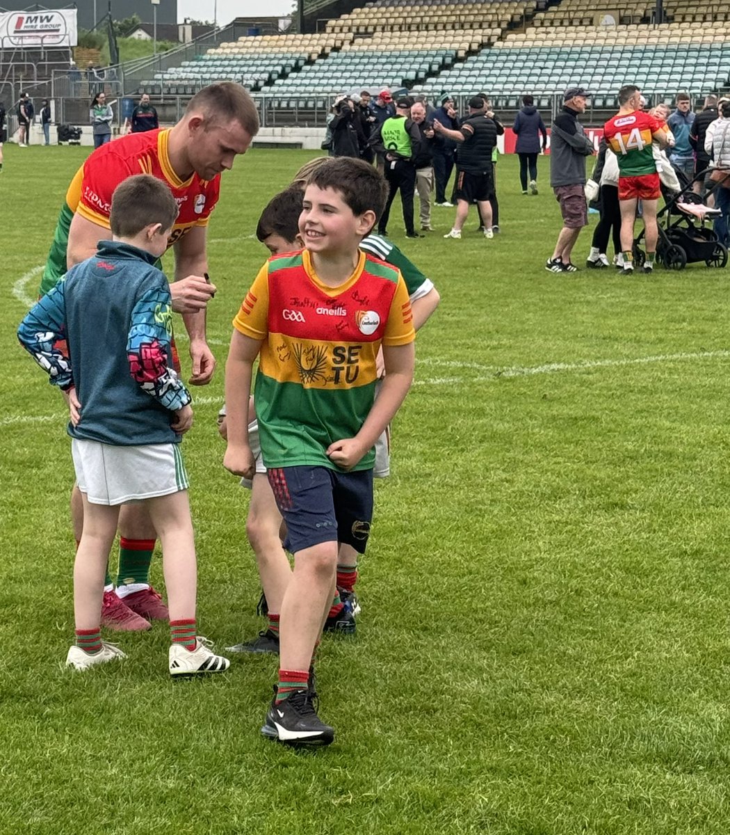 Mark Furey and the Carlow footballers took the time to put smiles on faces by signing autographs despite Carlow’s narrow loss to Fermanagh at the weekend. 

Great vibes around the county at the minute, long may it last 🙏🇬🇳