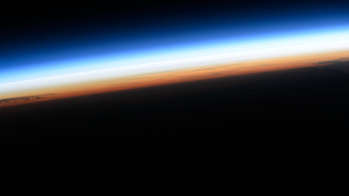 Space_Station tweet picture