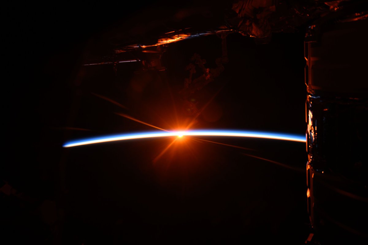 Space_Station tweet picture