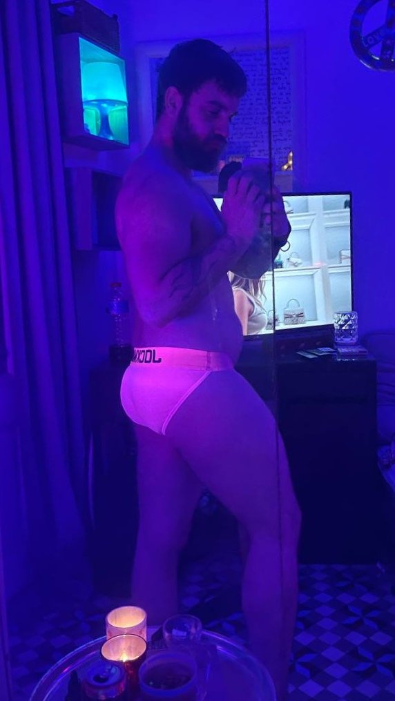 AgusCook90's tweet photo. Me queda piola el rosa? 🇦🇷🍑 https://t.co/c9MahowYXg