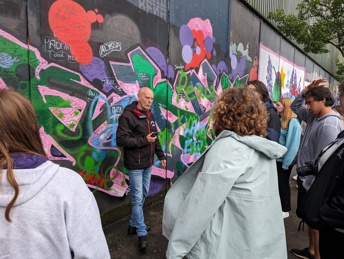 COMMatTSU's tweet image. Just some Truman students enjoying their study abroad in Ireland with Prof. Don Krause (@santee).  What a way to start the summer!