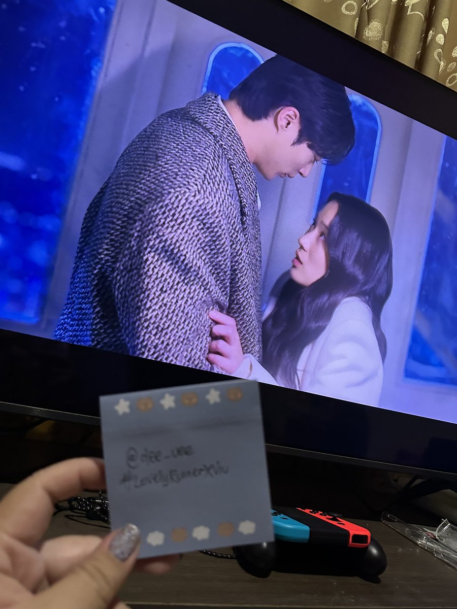 dee_uee's tweet photo. @Viu_ID DONE!! 😭❤️
Jelas baper sama adegan ini stelah 2episode terakhir teraduk2 EMOSIKku 🥲
#giViuway #LovelyRunnerViu https://t.co/js4w2HhgIt