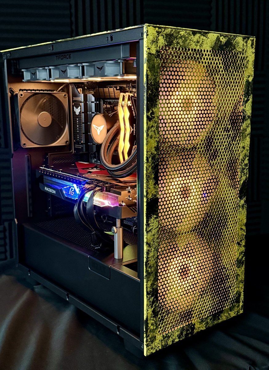 Our paint jobs take your pc from custom… to CUSTOM 😎🥵
