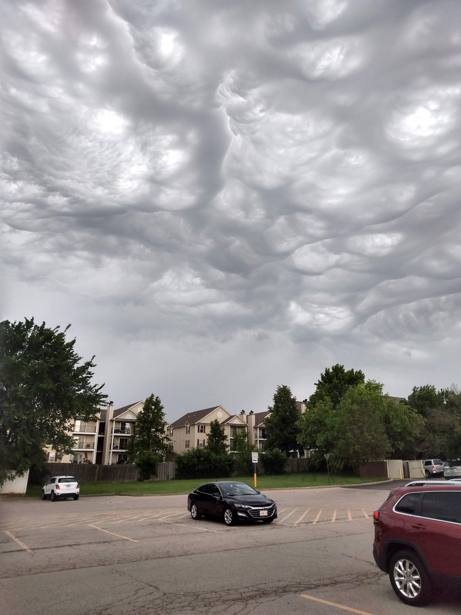 Asperitas clouds over Crestwood MO this afternoon… photo from Paul Figura