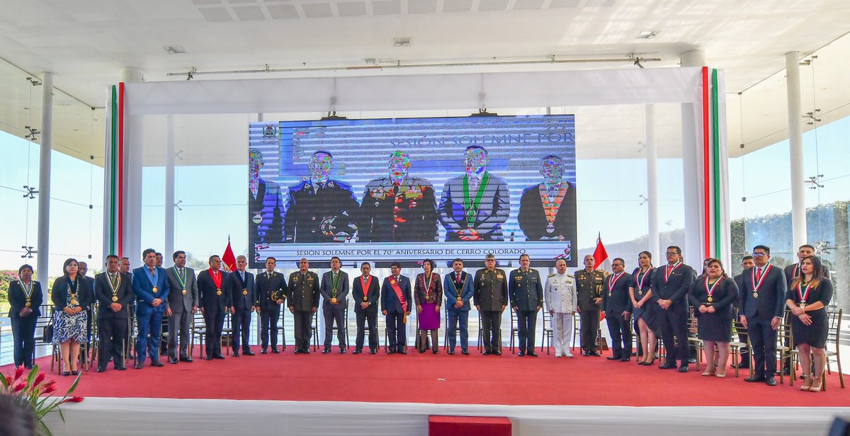 📌 El gobernador regional, Dr. Rohel Sánchez Sánchez, participó hoy de la Sesión Solemne por el 70 aniversario del distrito de Cerro Colorado. ➡️ Culminada la ceremonia, la autoridad regional se trasladó hacia Matarani, provincia de Islay, para una reunión descentralizada.