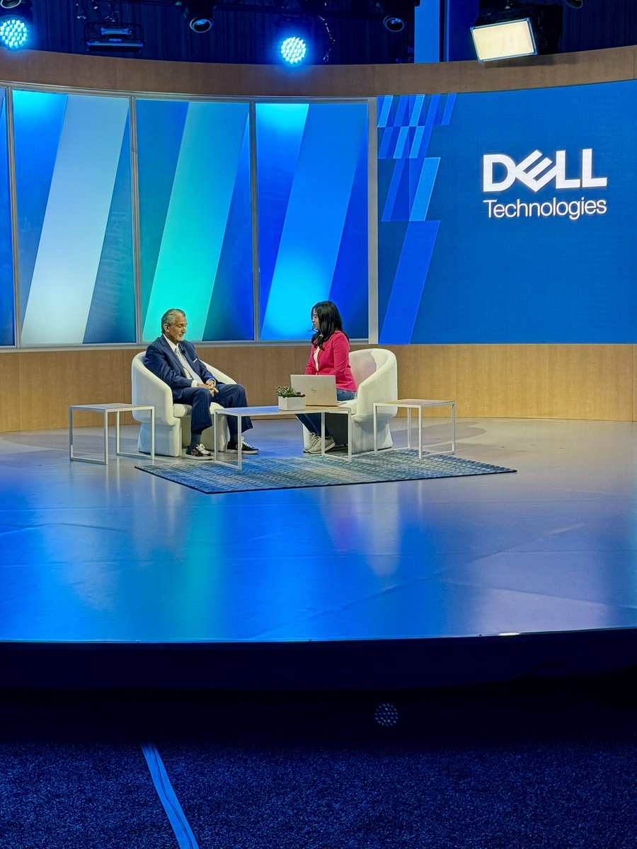 From the #DellTechWorld Broadcast Plaza in Las Vegas. Discussing AI, @MSE, @revolution and @TeamLiquid. Thank you @DellTech and @Alienware for the invitation!