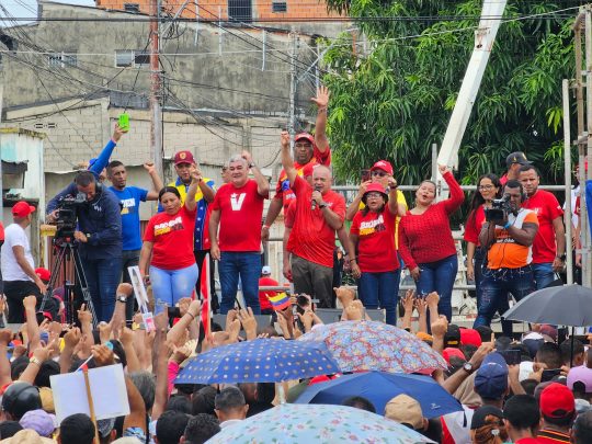 PSUV (@partidopsuv) on Twitter photo APURE |
¡Imponente y solo repetible en Apure! Marcha antiimperialista en el Puente María Nieves goo.su/dxZ1F
<a href="/PSUVEnApure/">PSUV Apure</a>
#PuebloMaduroPaLasQueSea APURE |
¡Imponente y solo repetible en Apure! Marcha antiimperialista en el Puente María Nieves goo.su/dxZ1F
<a href="/PSUVEnApure/">PSUV Apure</a>
#PuebloMaduroPaLasQueSea