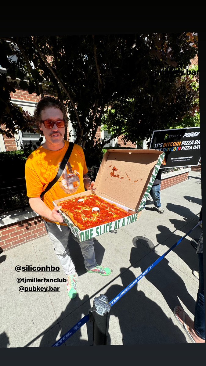 Happy BTC PIZZA DAY from Erlich from Silicon Valley with <a href="/PubKey_NYC/">PUBKEY NYC</a> and @princestreetpizza 
AND 
<a href="/coinbase/">Coinbase 🛡️</a> @CoinUSDC Pizza Truck with <a href="/BleeckerPizza/">BleeckerStreetPizza🍕</a>