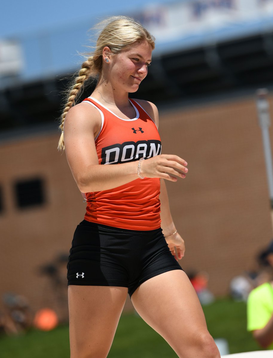 Scoop_DoaneTF's tweet photo. #NAIATrack women's pole vault: #DoaneTF's @Kayleepribyl capped a remarkable freshman campaign with an 8th-place All-America finish (3.70/12-1.75) https://t.co/ngmL5c1cRc