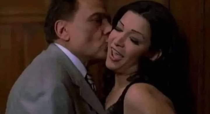 - بس انت محاربتش عشاني 
= منا واخد إعفاء ..