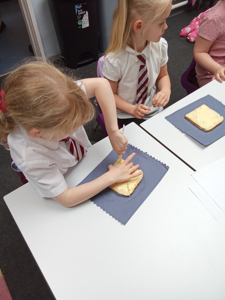 MoatHallPrimary's tweet photo. Year 1 loved continuing learning about fractions by making a sandwich and cutting it into quarters! You have really embedded your learning. #maths #moathall #quarters #yearone https://t.co/Fqrr70oohl