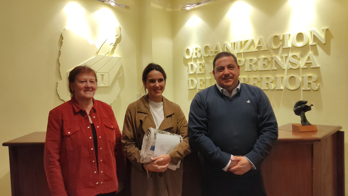 Directivos de la O.P.I. reciben a la precandidata a la Presidencia por el Partido Colorado, <a href="/CarolinaAche/">Carolina Ache Batlle</a> Dra. Carolina Ache Batlle. opi.org.uy/directivos-de-…