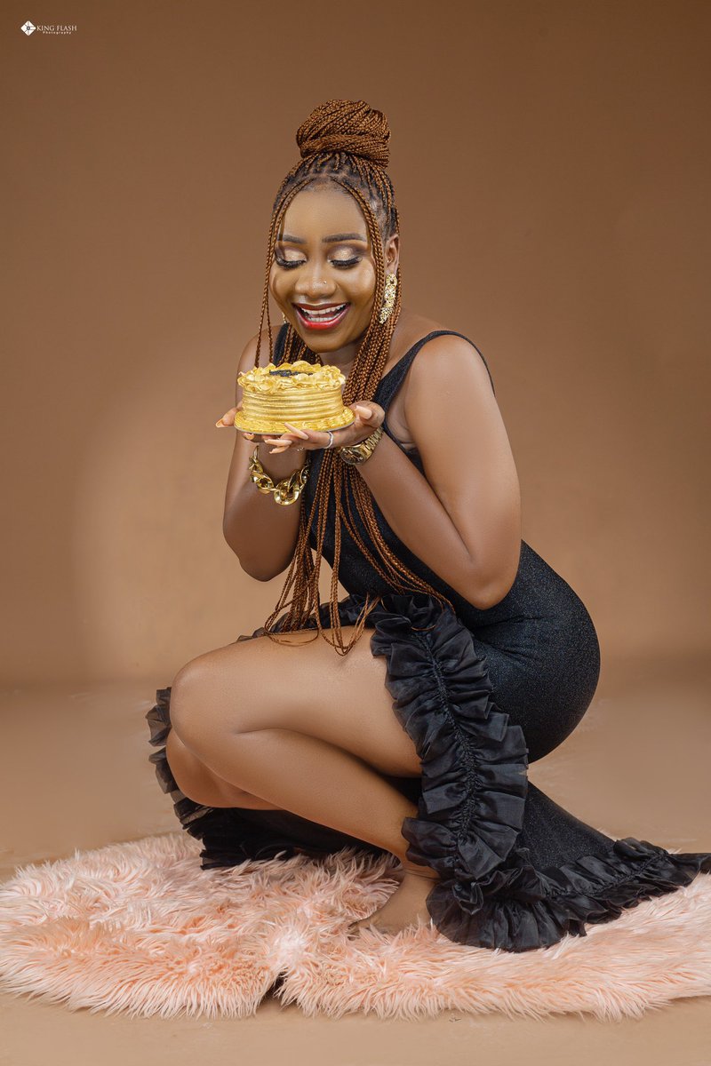 nanceesdesign's tweet photo. 🎶 Happy Birthday to meeeee🎶🎉🎂❤️💃🏽🥰🥂🎈🥳😍 https://t.co/kZMl4jijQ8