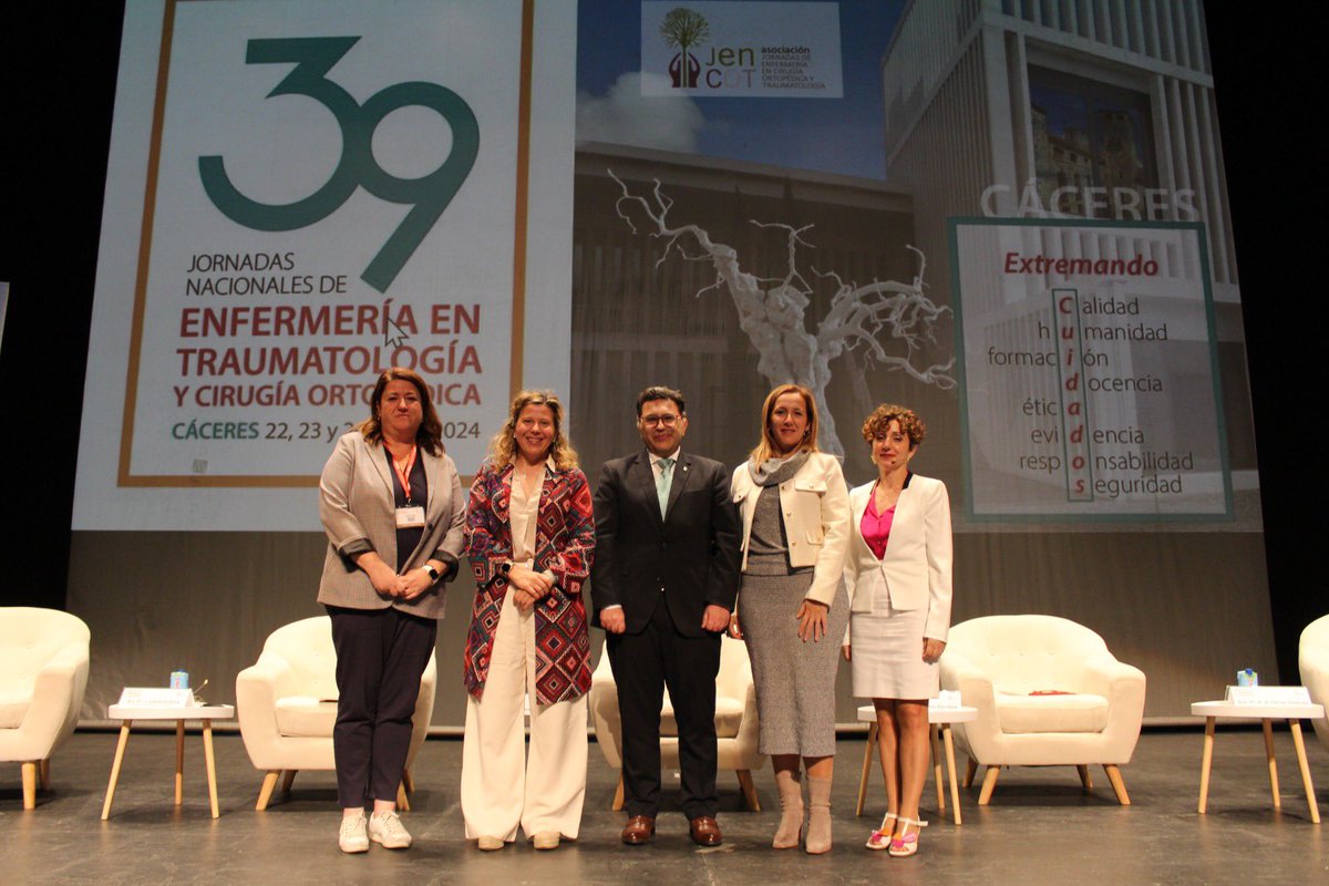 Hoy hemos estado en la inauguración de las 39 Jornadas Nacionales de Enfermería en Traumatología y Cirugía Ortopédica de @JENCOT_oficial que se están celebrando estos días en Cáceres.

#39jencot #colegioenfermeríacáceres