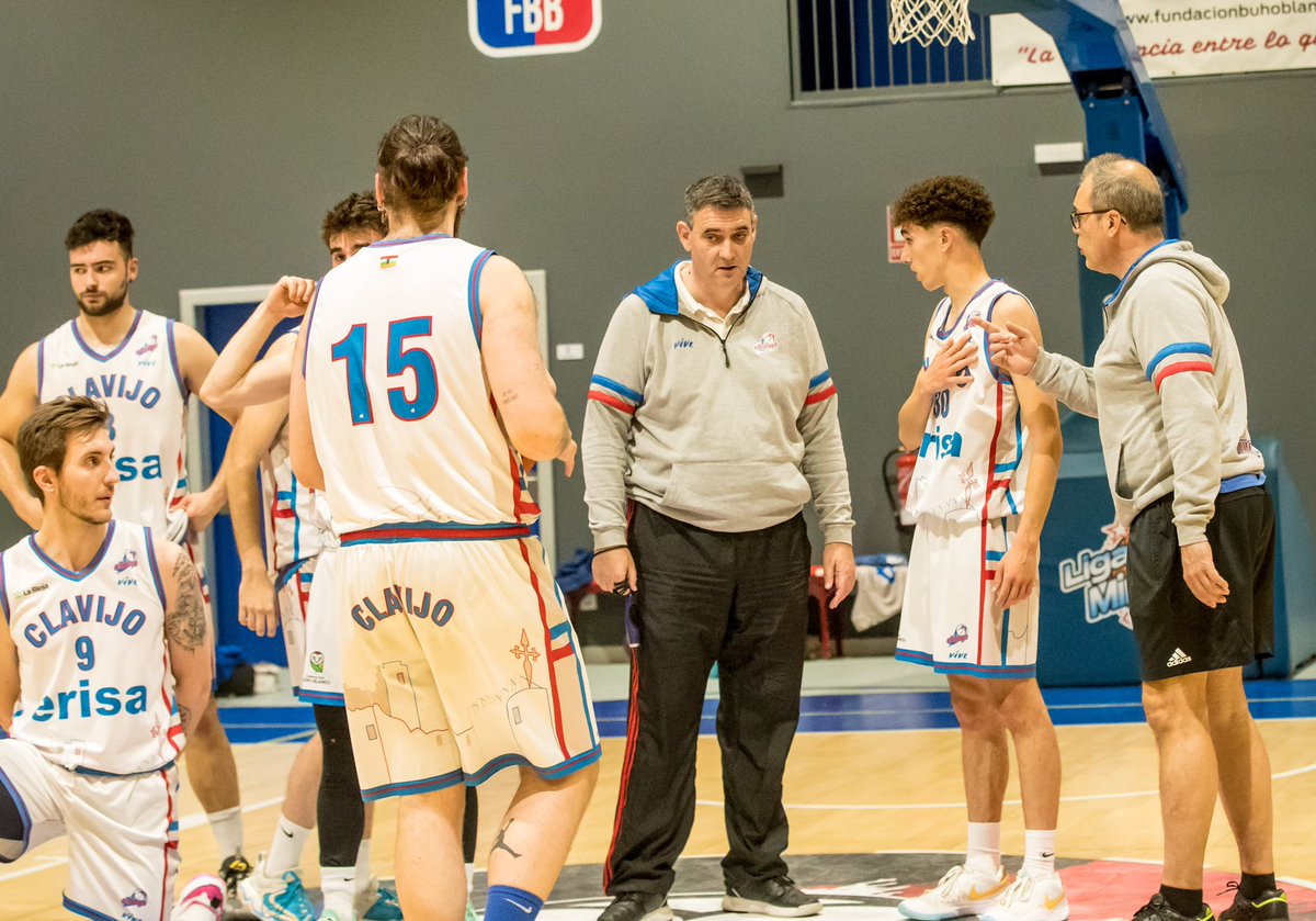 CBCLAVIJO's tweet photo. 📅Este fin de semana ,25 y 26 de Mayo se celebra la final four de segunda división masculina en el polideportivo Larraona (📍Pamplona). Nuestro equipo ERISA CLAVIJO jugará este sábado a las 17:30 la primera fase de la final four vs AGUERRI LARRAONA CLARET💪🏽💙 
OS ESPERAMOSS!!!!🔜 https://t.co/hHxJorXa9F