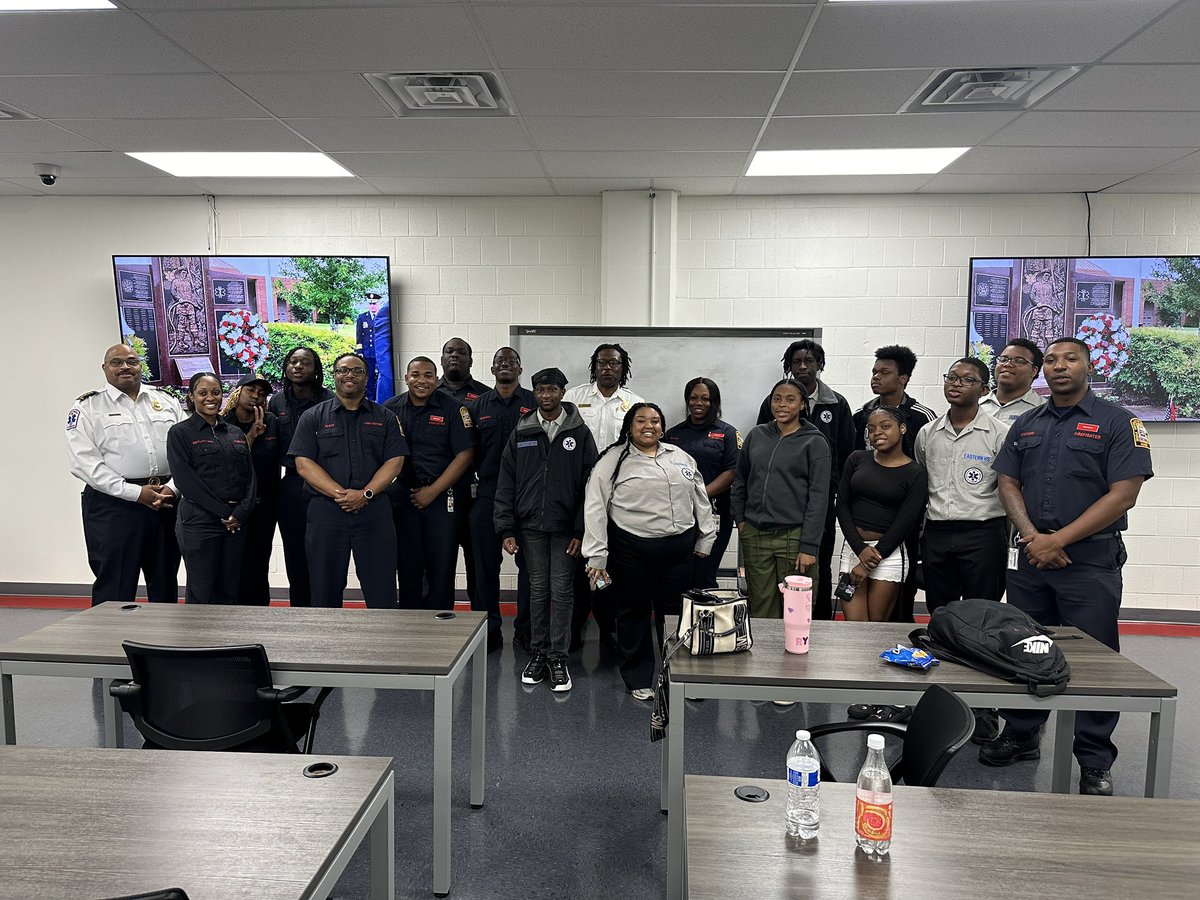 Thanks to our major partners @dcfireems for hosting our EMR Class and @EasternHMSA underclassmen today!! They practiced medical assessment and learned about careers in our local fire department. #EMSWeek2024