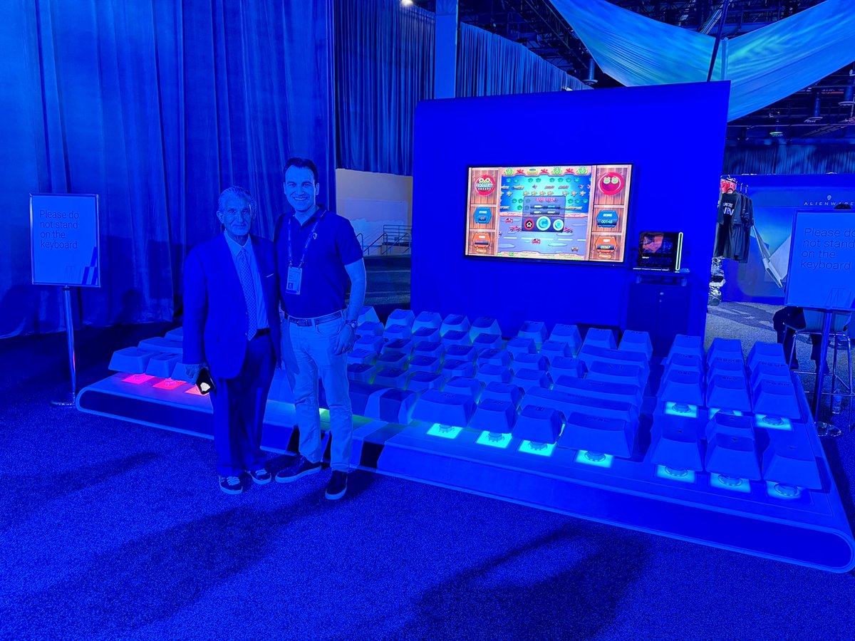 A 17 feet wide WORKING replica @Alienware @TeamLiquid keyboard. I played frogger! Here at #DellTechWorld with @aXiomaticGaming CEO Mark Vela and the amazing staff from aXiomatic and Team Liquid.
