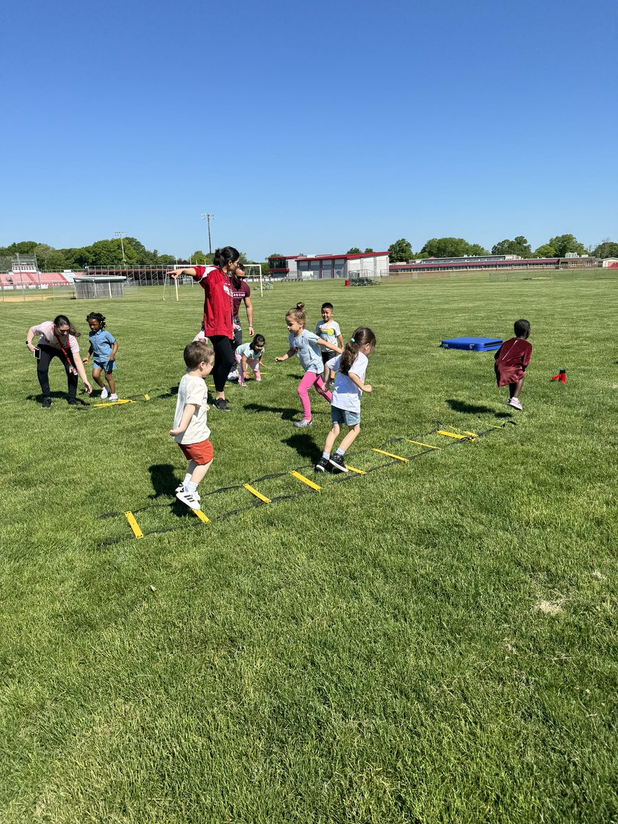 DaweClassroom's tweet photo. We had a BLAST at our Carbone Fitness Clinic. We loved trying new ways to move our bodies! 💪🏻🏃🏻‍♀️ #PreKTeam #OTESpride @prekteachernj @tiffanysorto0 https://t.co/56B2SI8rvn