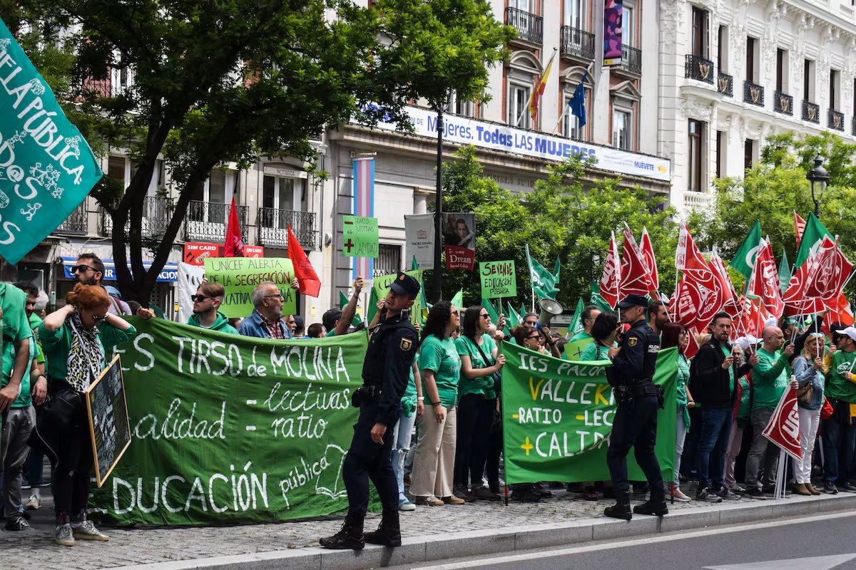 🗞Los sindicatos de educación de Madrid convocan nuevas protestas en junio🔽 #CCOO en los medios @el_pais Los profesores y los sindicatos de educación de Madrid volverán a las calles en junio. Así lo han anunciado los gremios con presencia en la mesa sectorial tras una reunión