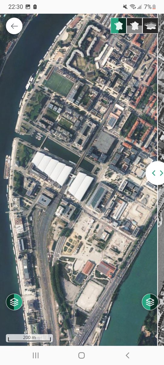 📍Petit jeu avant/maintenant grâce à l'appli de l'<a href="/IGNFrance/">IGN France</a> : quel est cet espace urbain ?