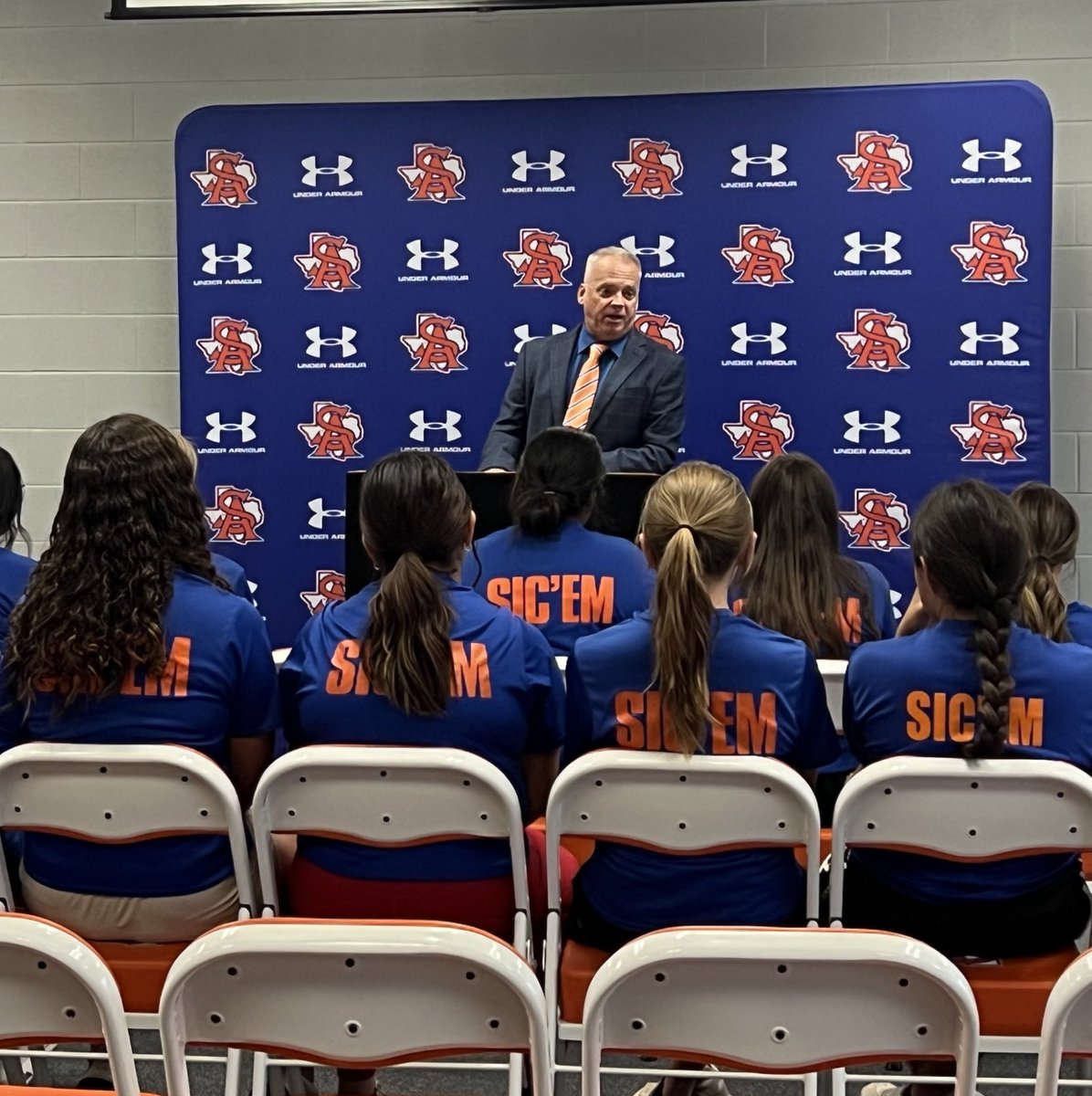 Jill Ross (@jill_ross) on Twitter photo Welcome, Coach Glasscock, to <a href="/_SACentralSball/">San Angelo Central Softball</a>! Sic 'em, Cats 🐾 <a href="/The_CHS_Bobcats/">CentralHSBobcats</a> Welcome, Coach Glasscock, to <a href="/_SACentralSball/">San Angelo Central Softball</a>! Sic 'em, Cats 🐾 <a href="/The_CHS_Bobcats/">CentralHSBobcats</a>