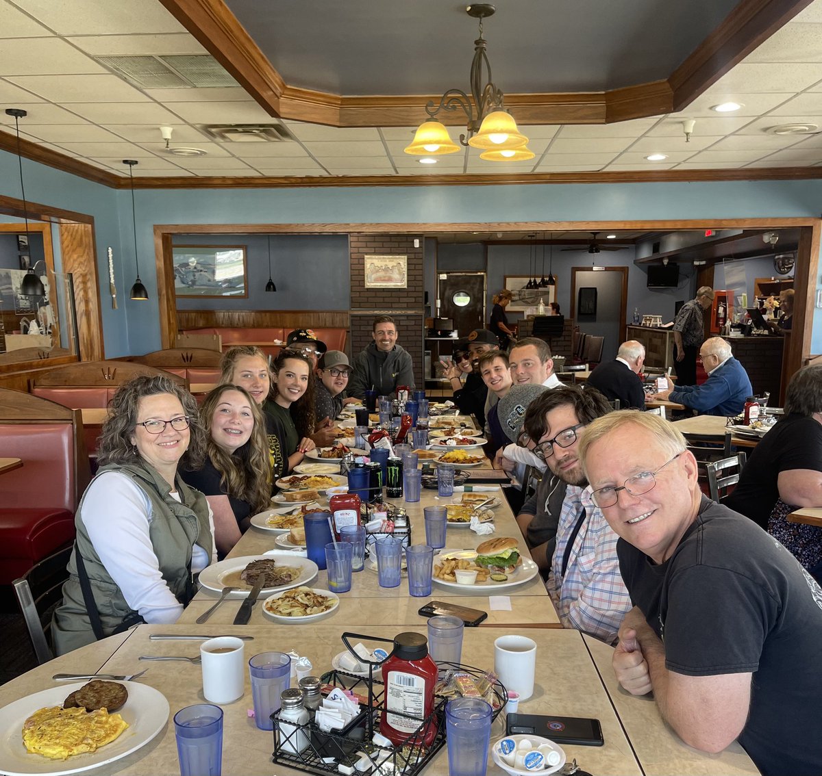 What a great day in Moline, IL! We rolled back gas prices to $2.38 at the BP & shared a great meal with some amazing activists from both Iowa & Illinois. @afpillinois & @AFPIowa are wonderful hosts!