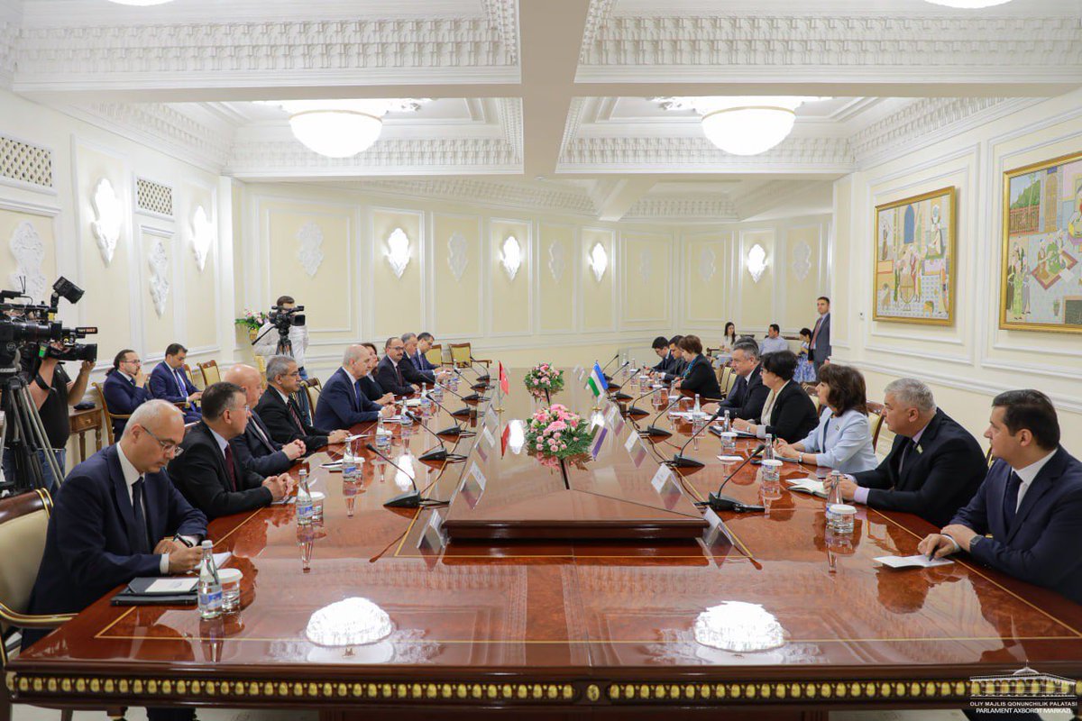 Özbekistan Cumhurbaşkanı Mirziyoyev TBMM Başkanı Kurtulmuş'u kabul etti

Yatırım programlarının teşviki, turizmin teşviki, iş ve eğitim alışverişi tartışıldı. 

Kurtulmuş bugün Özbekistan Parlamentosu Yasama (Aşağı) Meclisi Başkanı İsmoilov ve Senato Başkanı Narbaeva ile görüştü.
