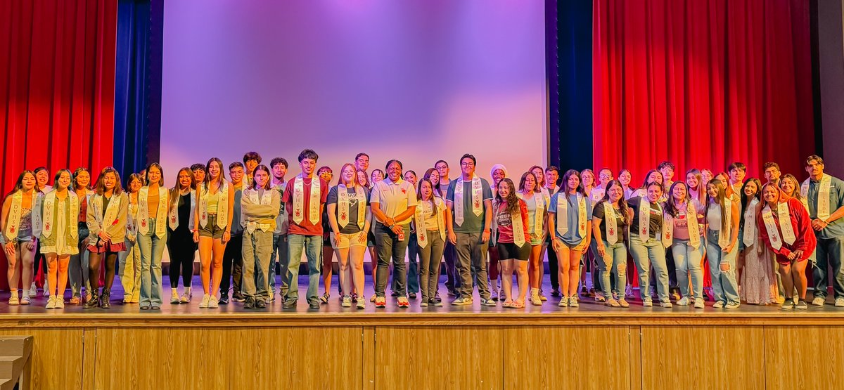 Congratulations to our Class of 2024 Top 10%!! This morning, DVHS seniors were brought down to the auditorium to be recognized for their amazing accomplishment and were given their graduation stoles!