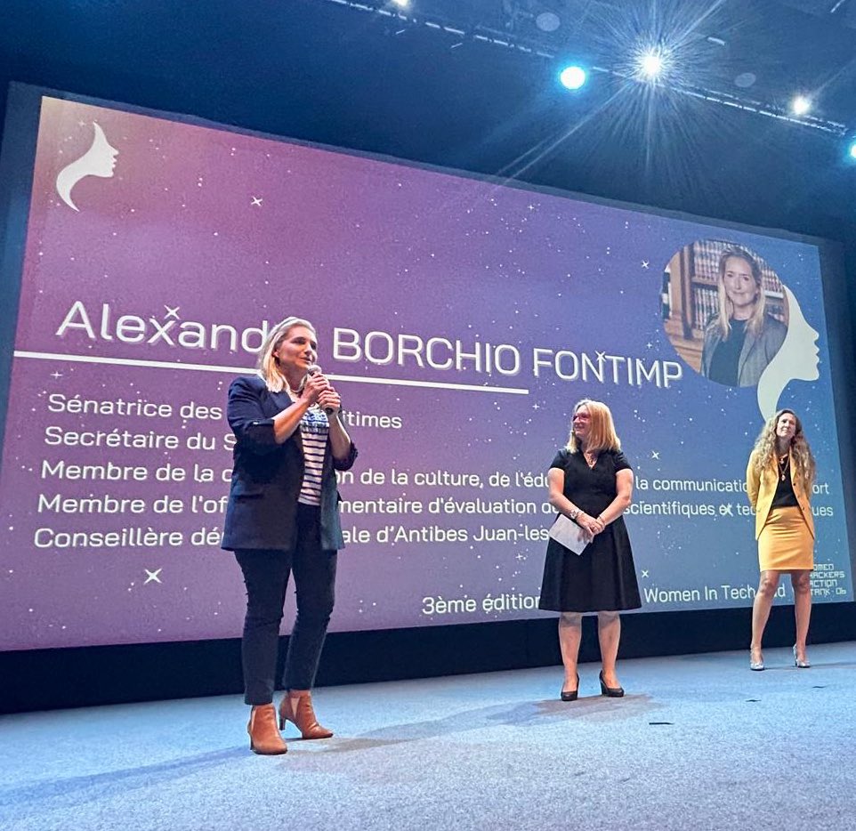 AlexndraBorchio's tweet image. Émue de remettre le prix de la meilleure startuppeuse de la Côte d’Azur à Alexandra Brehier Fondatrice @TBartering ainsi que le prix coup de cœur à @DavidSimplot pour son soutien à la promotion des femmes dans la Tech !
Ensemble,facilitons l’accessibilité de la science aux femmes