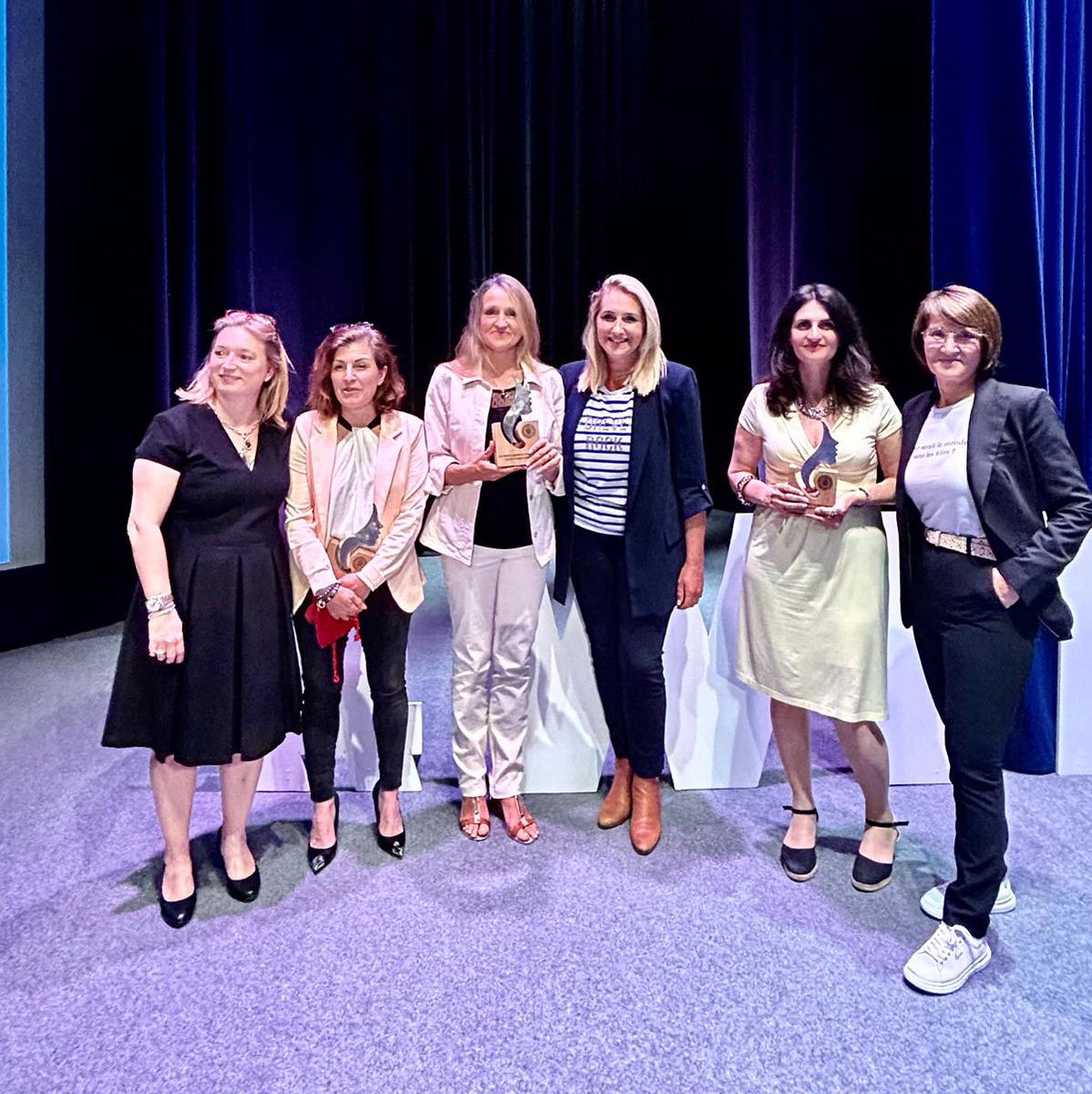 AlexndraBorchio's tweet image. Émue de remettre le prix de la meilleure startuppeuse de la Côte d’Azur à Alexandra Brehier Fondatrice @TBartering ainsi que le prix coup de cœur à @DavidSimplot pour son soutien à la promotion des femmes dans la Tech !
Ensemble,facilitons l’accessibilité de la science aux femmes