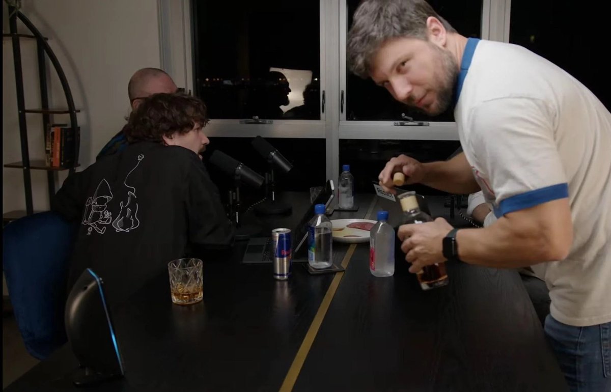 🚨 BREAKING: Israeli Streamer Destiny just had his drink spiked by his Arab cohost live on stream. Insiders claim many employees are disgruntled by low wages and frequent tantrums.