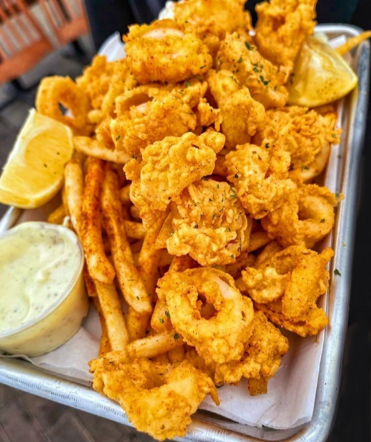 Fried Calamari and Seasoned Fries 🍟  homecookingvsfastfood.com 
#homecooking #homecookingvsfastfood #food #fastfood #foodie #yum #myfood #foodpics