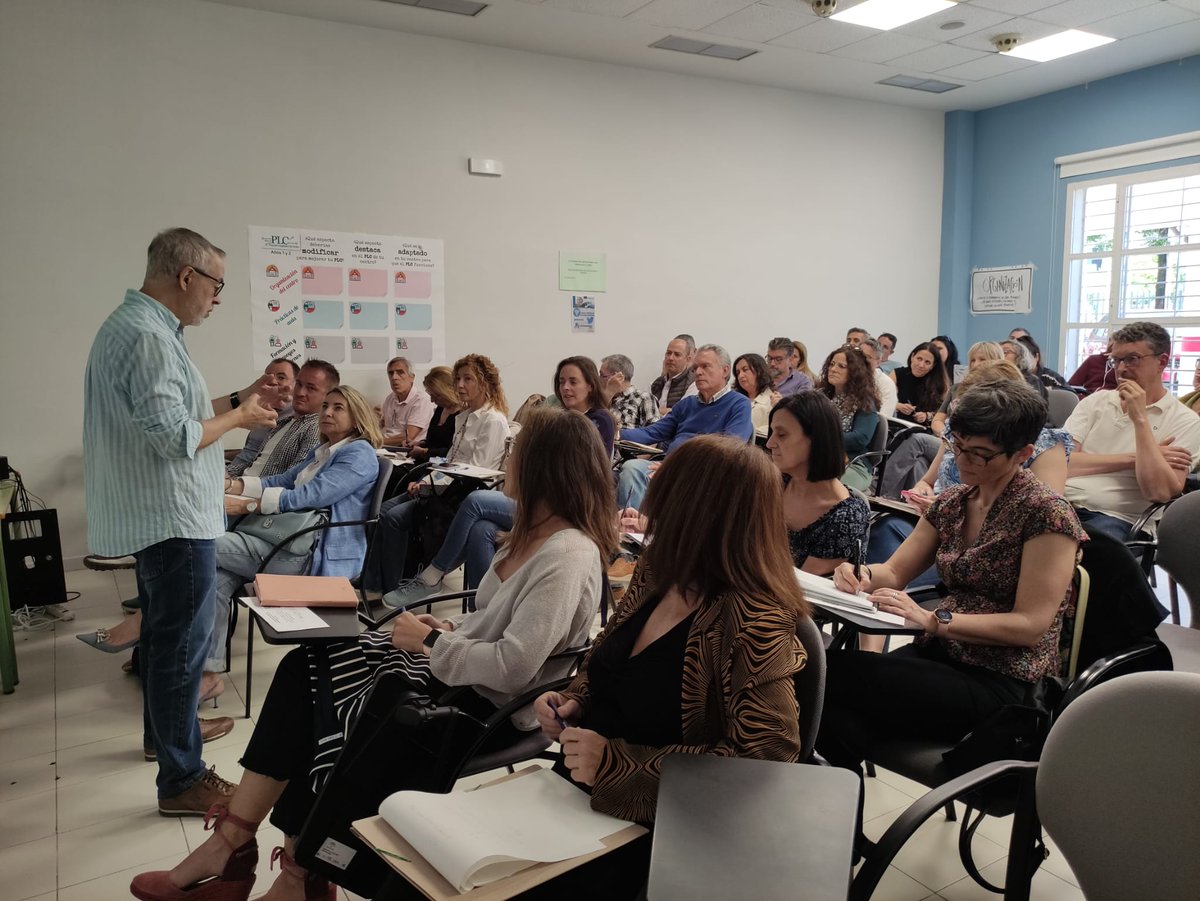musoangel's tweet photo. Excelente participación de los equipos directivos en las redes de aprendizaje permanente @edpermanente, agradecimiento a los anfitriones y a los compañeros asesores de formación @CEPdeSevilla591 @EvadeGloria por su implicación en estas enseñanzas. https://t.co/GLUTxHmmCH