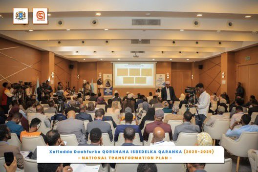 Prime Minister @HamzaAbdiBarre officially inaugurated the launch of the #Somalia National Transformation Plan for 2025-2029. This strategic framework aims to steer Somalia towards sustainable development, economic stability, & long-term prosperity.