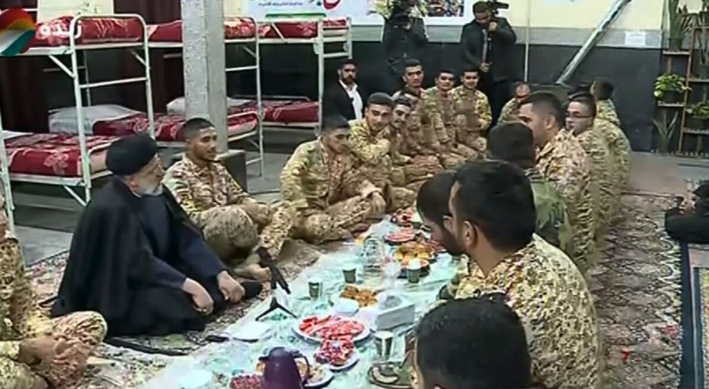 آقای رئیسی یادته شب یلدا رفتی پیش سربازا؟ اونشب خیلی بهت افتخار کردم 💔💔😭😭😭
@raisi_com 
#Raisi