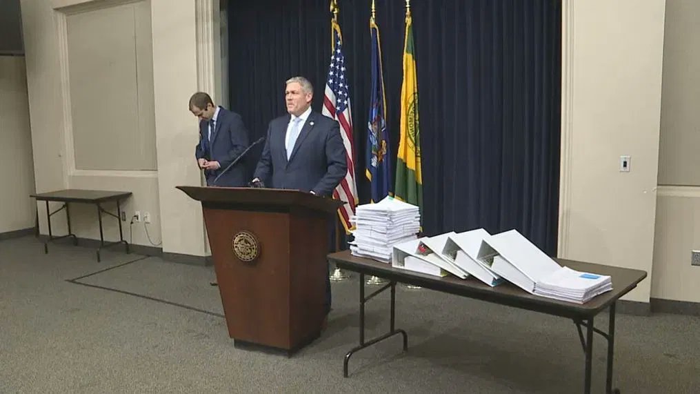 QueegRides's tweet photo. Over SIX MONTHS and still NOT ONE WORD from #Bello on #ARPA except for "Look at all my binders!" Now that's EFFECTIVE leadership! #NOT #HIGHSTEPPER ๐คกWhy does the MEDIA not pursue this? ...think hard! https://t.co/F1li9y0DXi