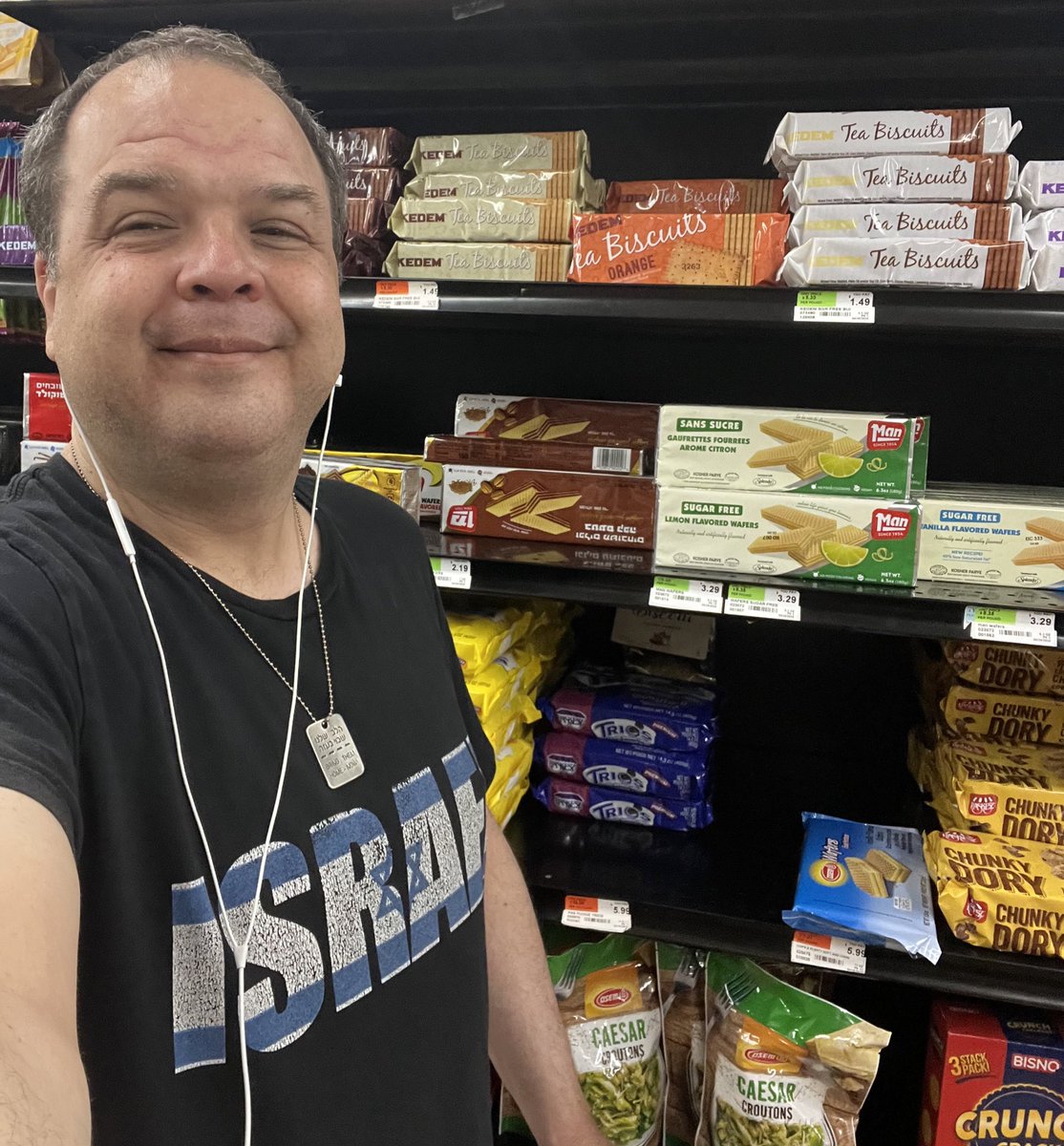 Did you ever see so many different kinds of tea biscuits? The orange-flavored ones by Kedem - me Israeli product of the day - are particularly intriguing. As Dave Bowman might say upon viewing this shelf: My God ... it's full of cookies!