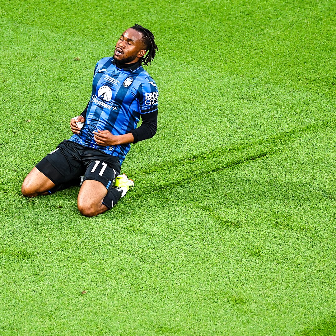 A Nigerian player called ADEMOLA LOOKMAN ends Bayer Leverkusen's 51-game unbeaten run. He served them PEPPERED hattrick. 🔥🇳🇬